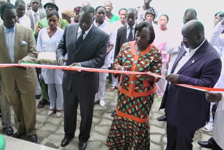 Inauguration de l’espace médical MAH AWA d’Abobo. 
Dr Raymonde GOUDOU COFFIE au personnel médical : je ne veux plus entendre que vous malmenez les populations.